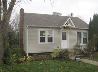 927 Houston Ave, Elgin, IL 60120