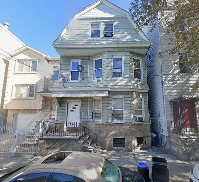 46 Hawkins St #BASEMENT