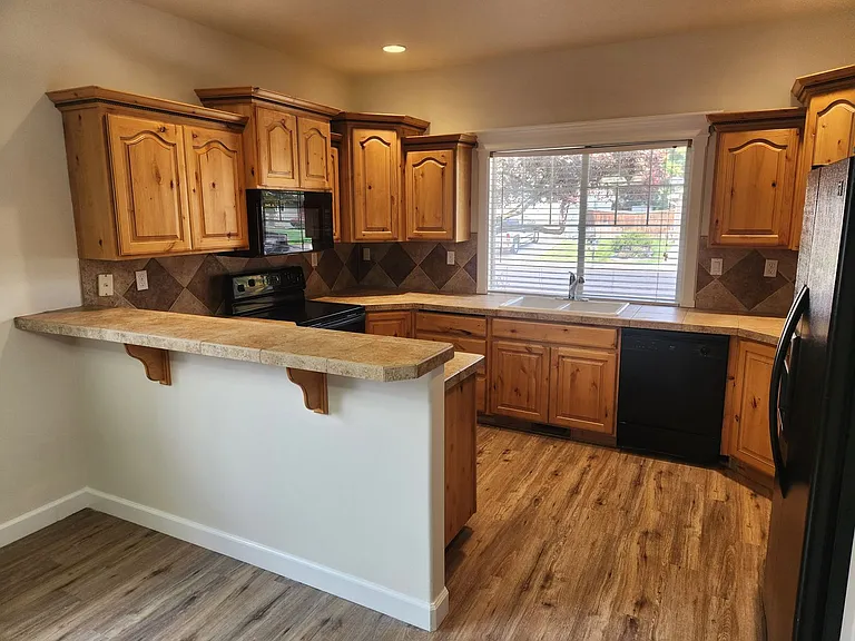 2249 White Hawk — Photo 3