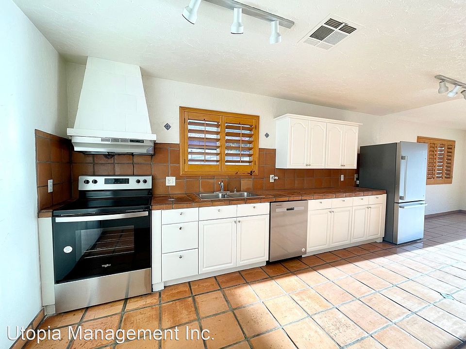1st image of 52616 Avenida Herrera