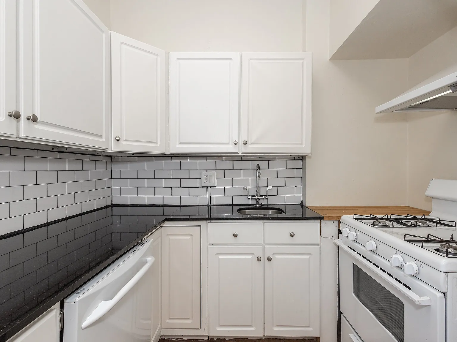 Wolcott Apartments — Photo 3