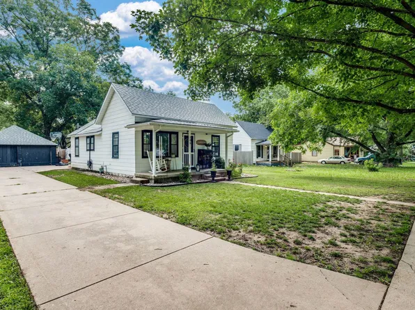 506 S Central Ave, Mulvane, KS 67110