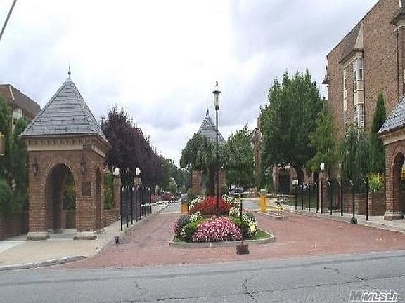 2nd image of 1414 Bonnie Ln