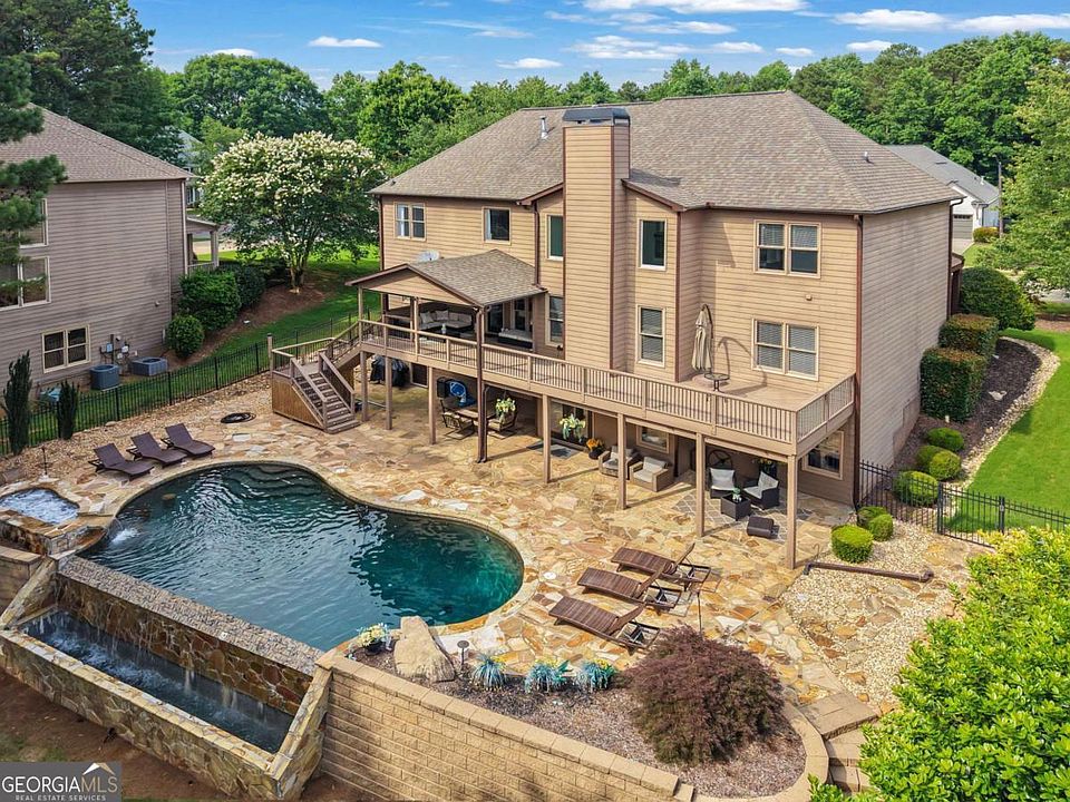 1st image of 523 Waterside Ct