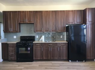 6745 75th St APT 10, Middle Village, NY 11379