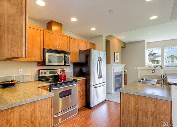 4th image of 1751 25th Ave NE