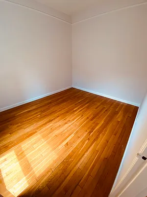 Rented by Metropolis Real Estate of Manhattan | media 4