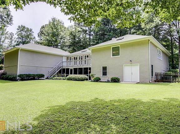3rd image of 135 Deer Glen Dr