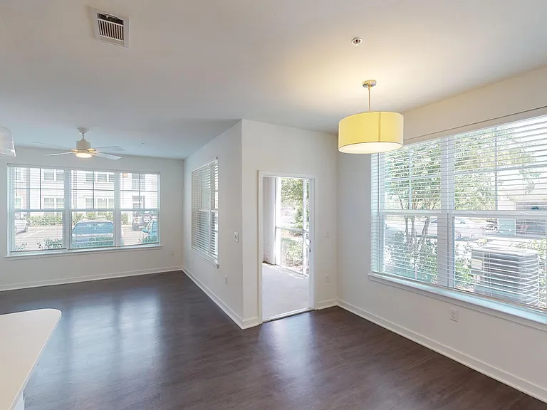 Essex Luxe Apartments — Photo 126