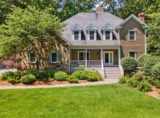 39 Woodland Rd, Southborough, MA 01772