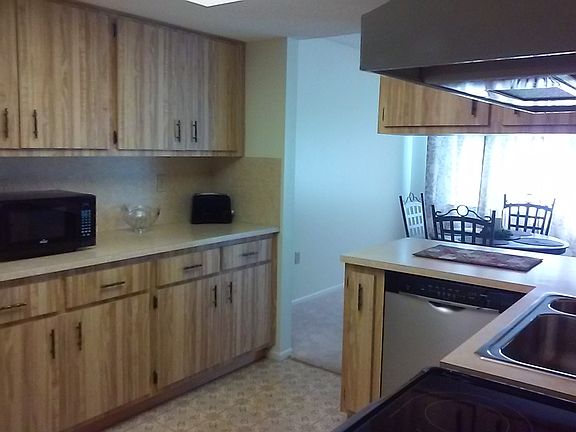3rd image of 12903 Fairway Dr APT B