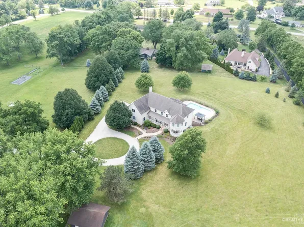 40W428 Fair Oaks Dr, Saint Charles, IL 60175