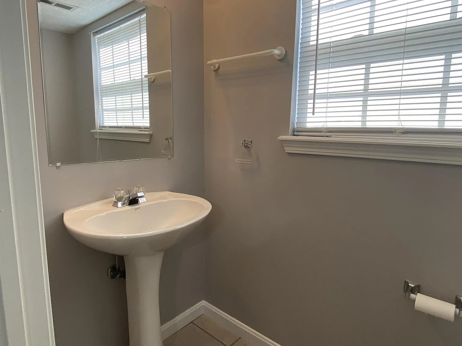113 Ash Ct - Unit 3 — Photo 4