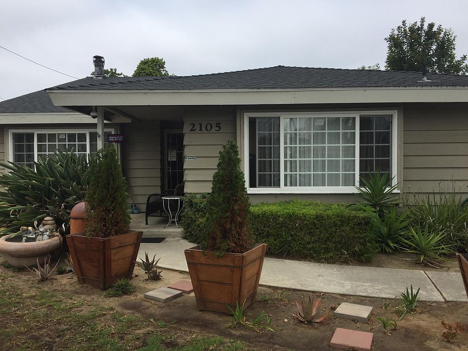 Street View of Complex. This is not the unit for rent