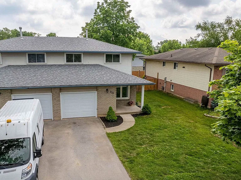111 Northgate Dr — Photo 2