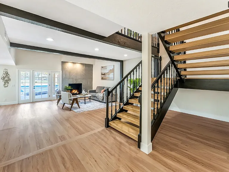 976 Pinehurst Dr — Photo 17