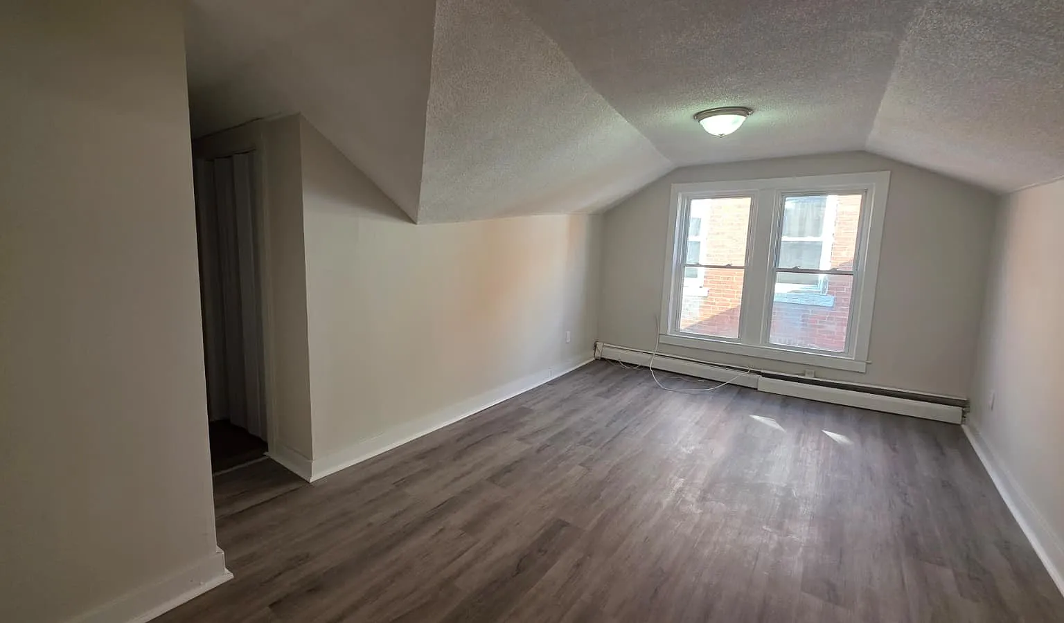 4 bed, 1878 sqft, $2,350 — Photo 3