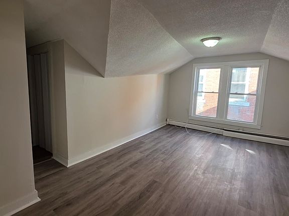 3rd image of 312 Davenport Ave #2