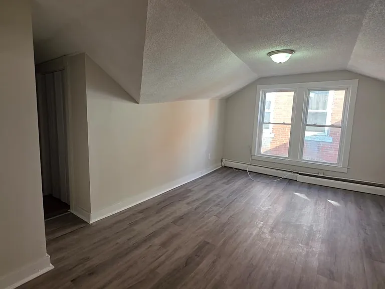 312 Davenport Ave #2 — Photo 3