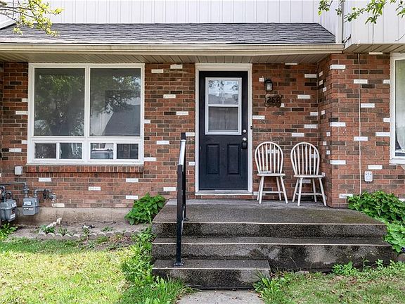 2nd image of 100 Brownleigh Ave #284