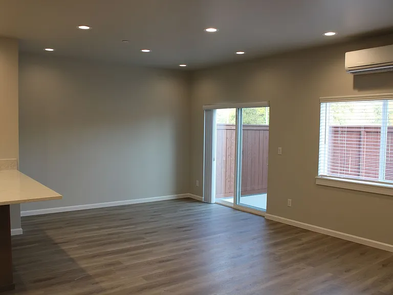 14916 Canyon Rd E — Photo 25