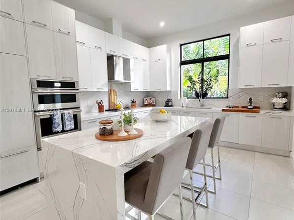 8286 NW 51st Ter, Doral, FL 33166