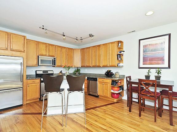 4th image of 1635 N Western Ave APT 1S