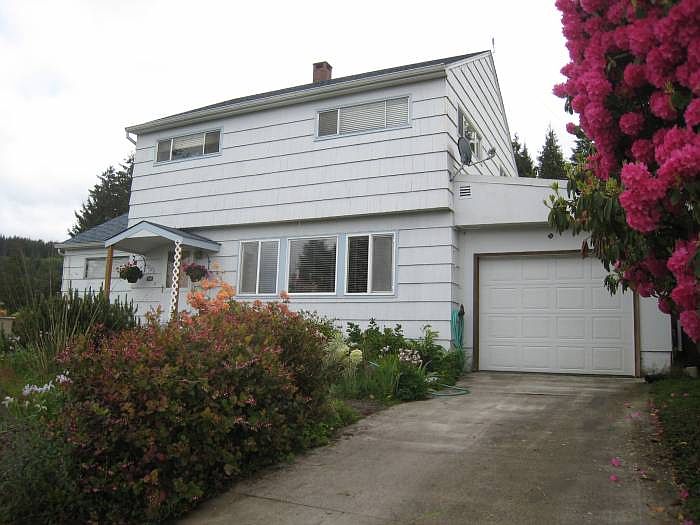 2nd image of 271 3rd St
