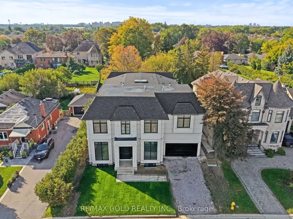 15 McKenzie St, Vaughan, ON L4L 2E4