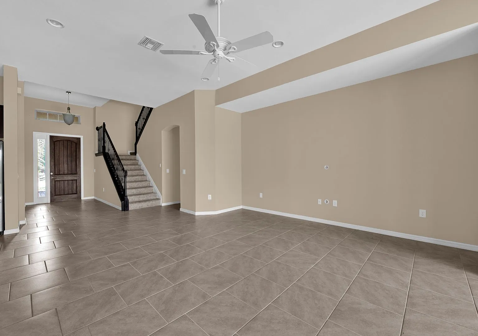 Single Family Pool Home - Pet Friendly — Photo 3