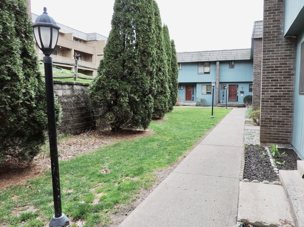 17 Locust Ct #17, Cromwell, CT 06416