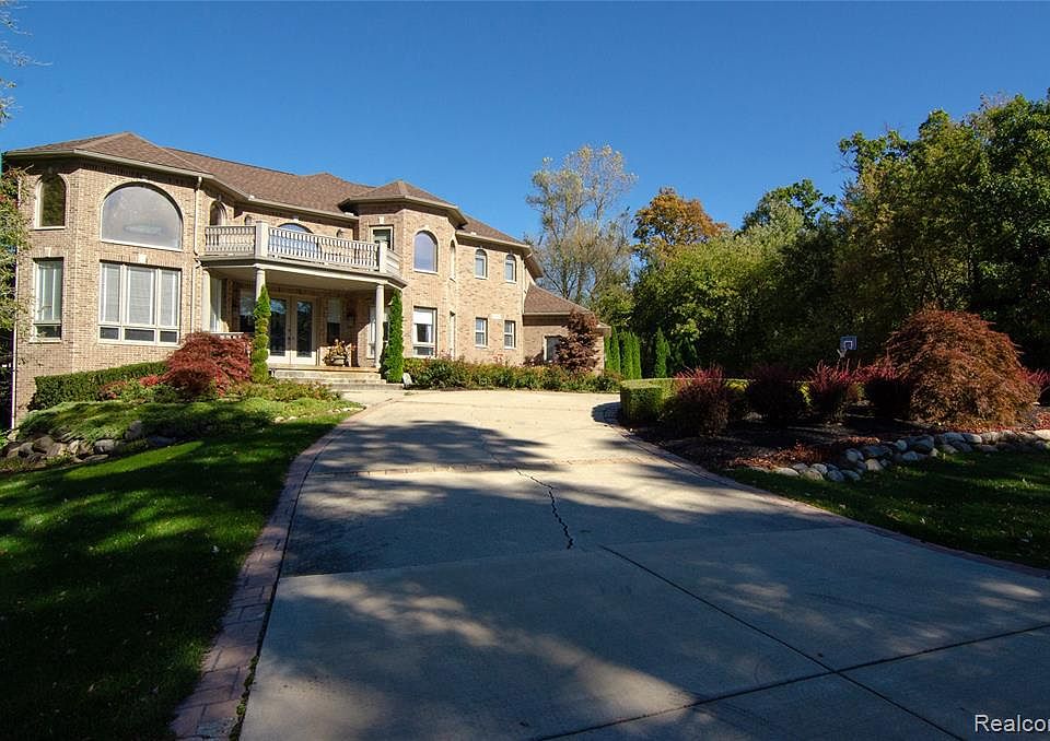 1st image of 1916 Long Pointe Dr