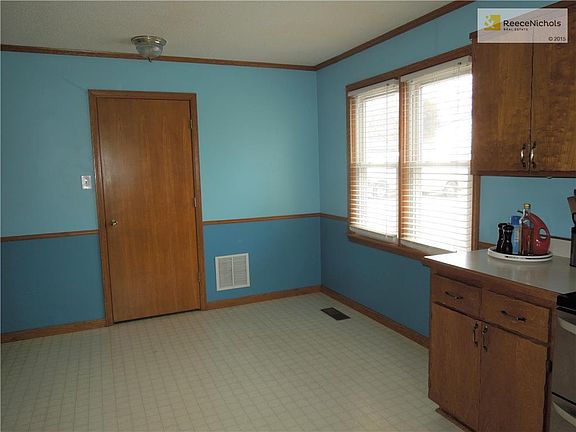 Great space for kitchen table!