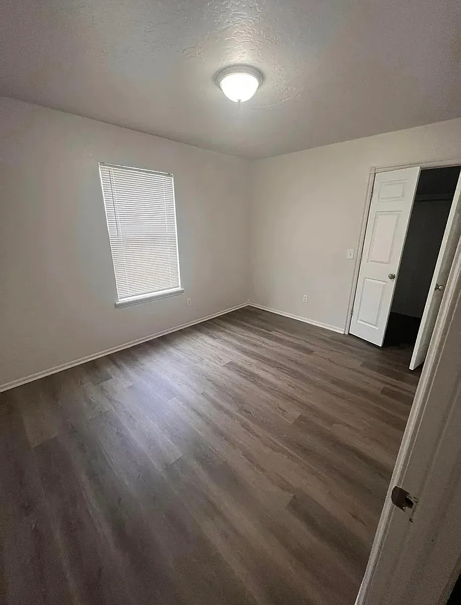 Building Photo - 410 SW 26th St #3
