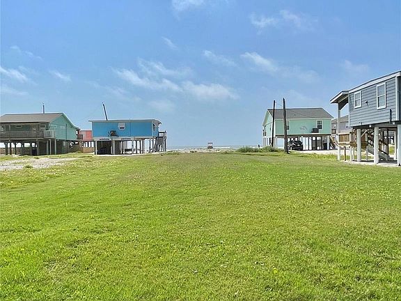 3rd image of 1111 Surf Dr