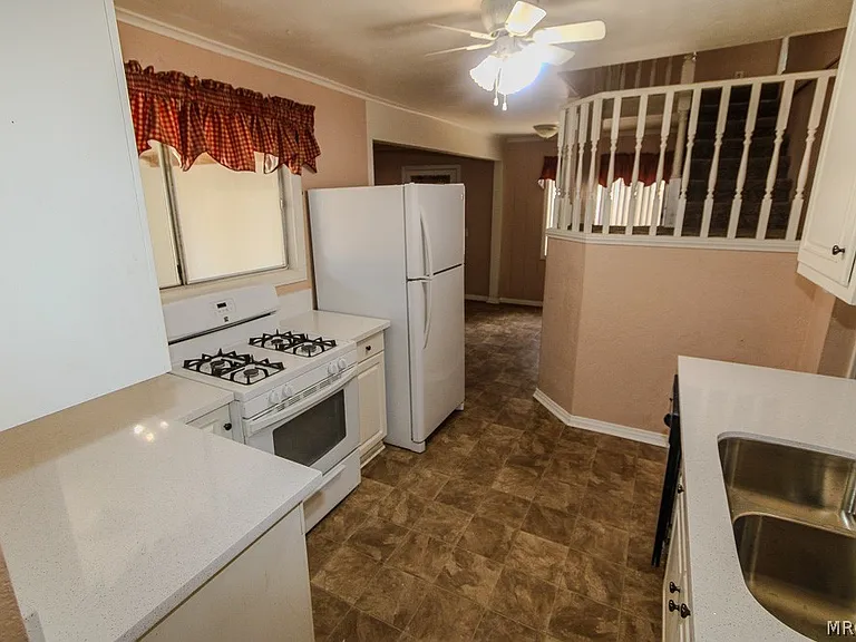 870 Ash Ln — Photo 9