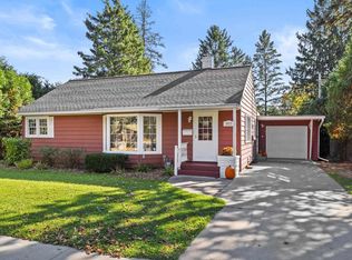 3013 College Ave, Stevens Point, WI 54481