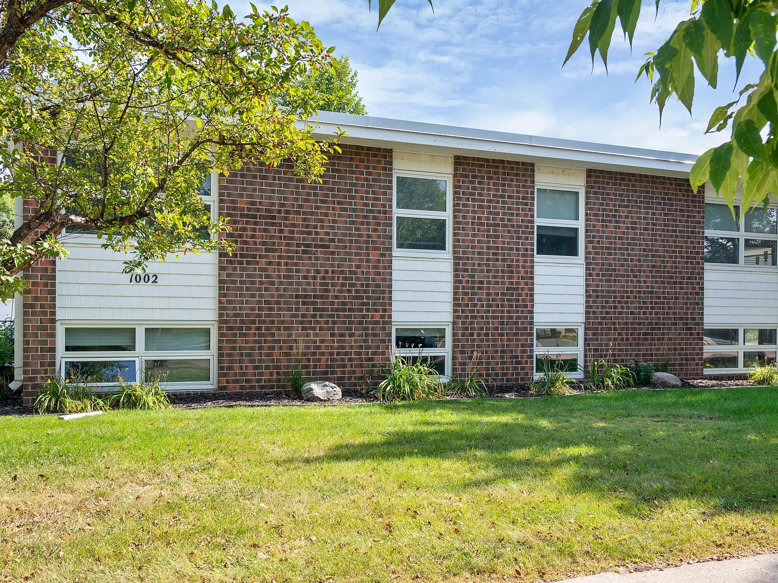 2 bed, 972 sqft, $950 — Photo 1
