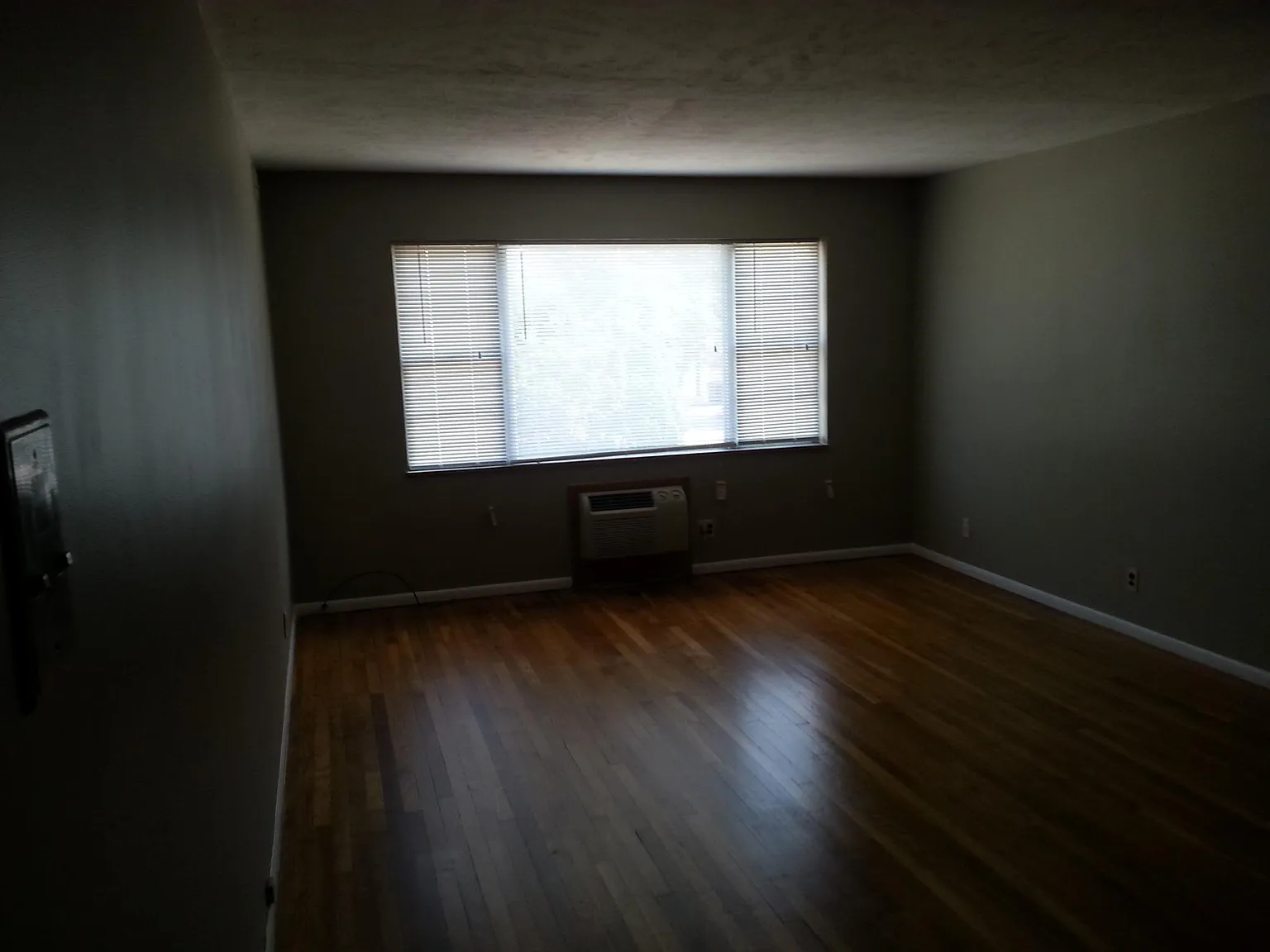 17864 Lakeshore Blvd — Photo 1