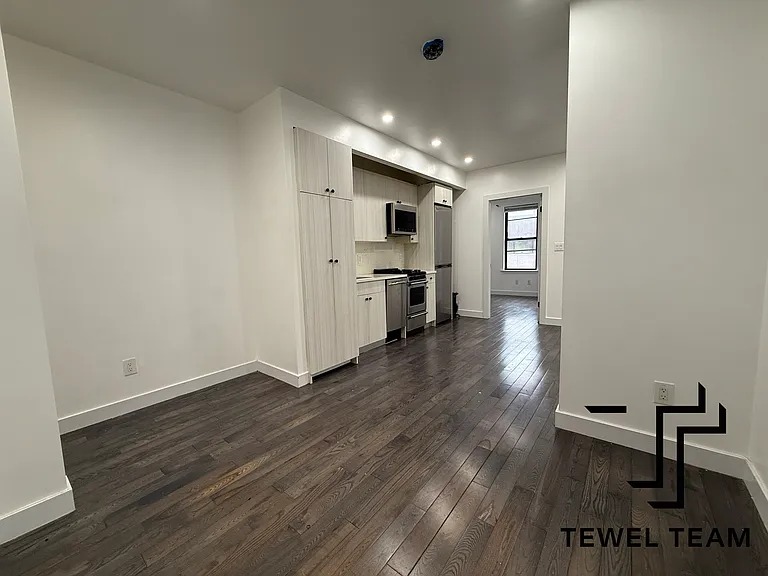 2085 Lexington Ave #4B — Photo 2