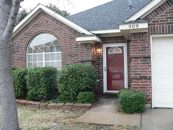 2nd image of 909 Freshwood Ct