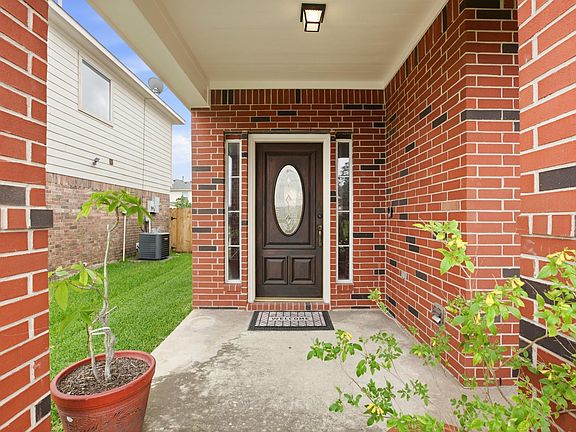 3rd image of 2438 Gwenfair Dr