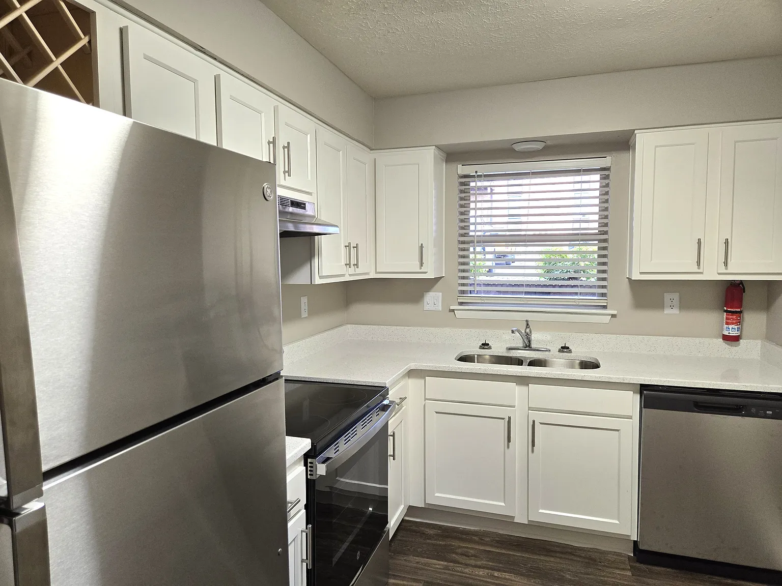 102 Saint Francis Ct APT 14 photo 1