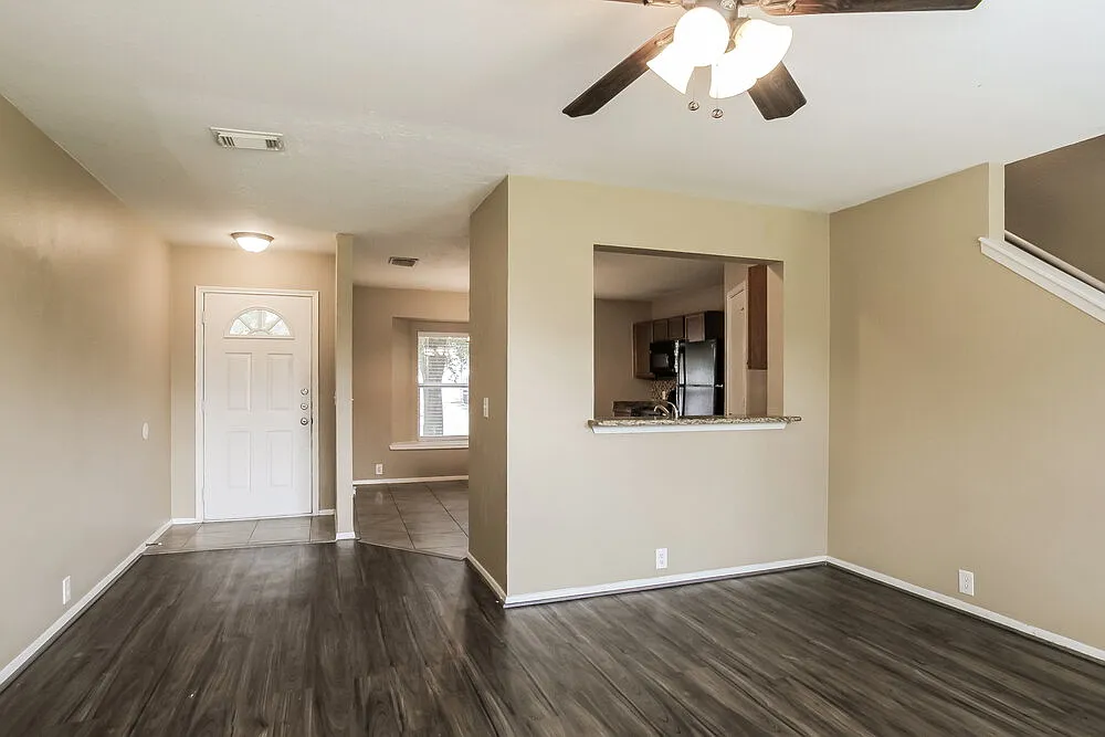 3 bed, 2.5 bath, 1545 sqft, $1,820 — Photo 4