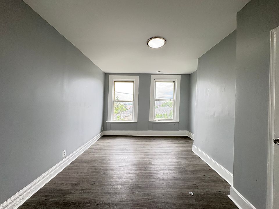 2nd image of 44 4th St #1L