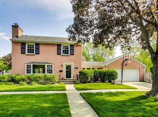 101 W Shabonee Trl, Mount Prospect, IL 60056