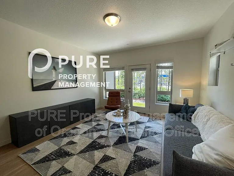 Halsey Crossing Apartments — Photo 10