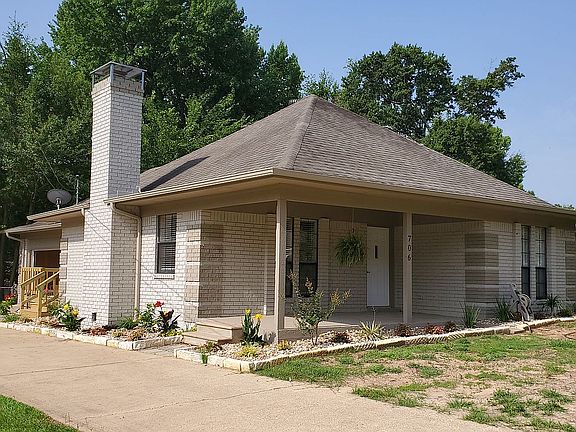 3rd image of 708 Geneva Dr