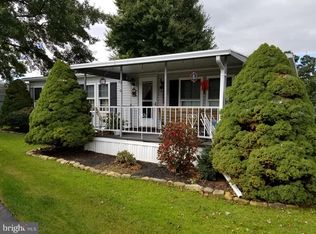 15 Jordan Dr, Ronks, PA 17572