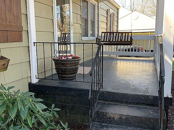 3rd image of 1945 Dresden Dr